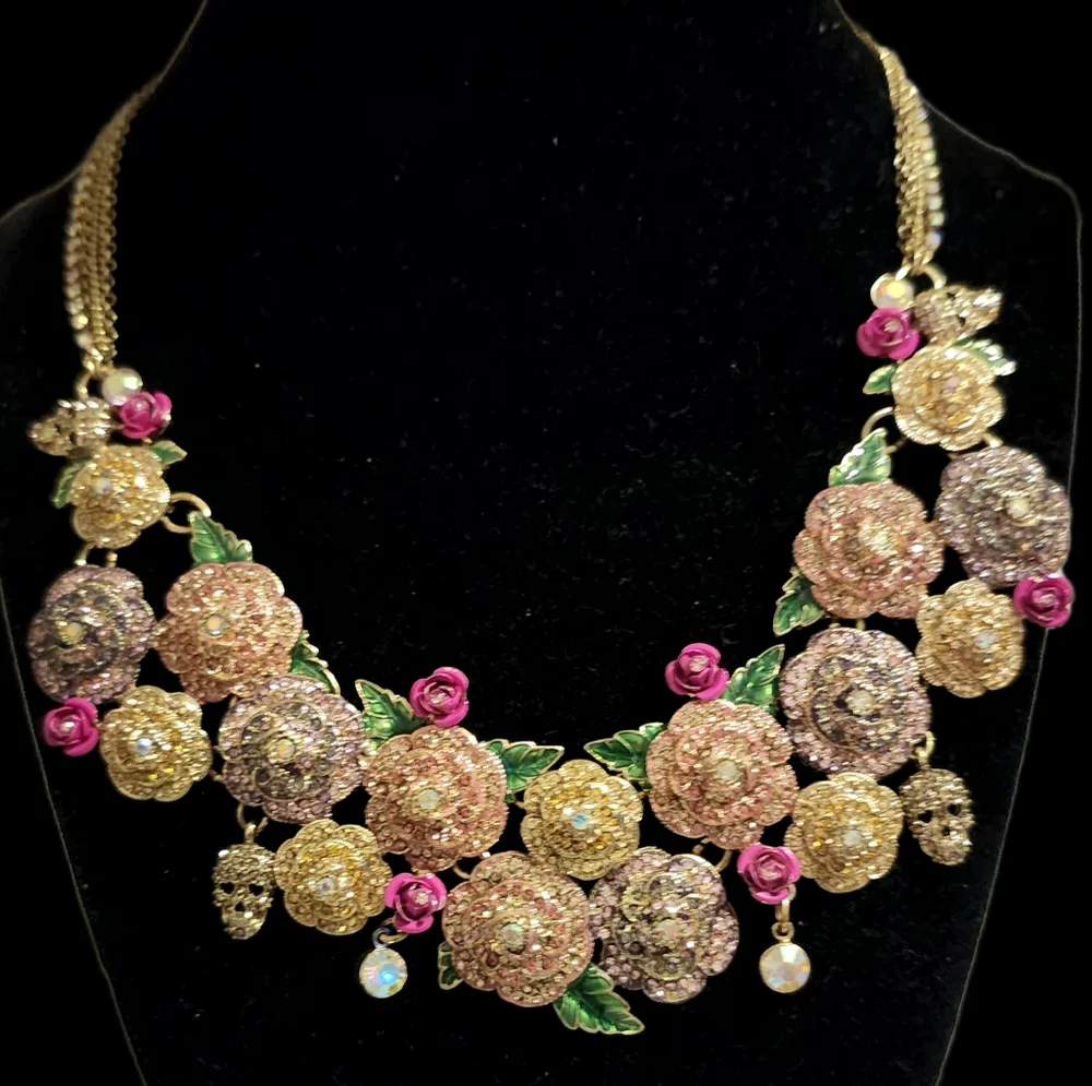Vintage Betsey Johnson Rhinestone Flowers, Skulls, & Rose Statement Necklace NWT - Picture 8 of 11